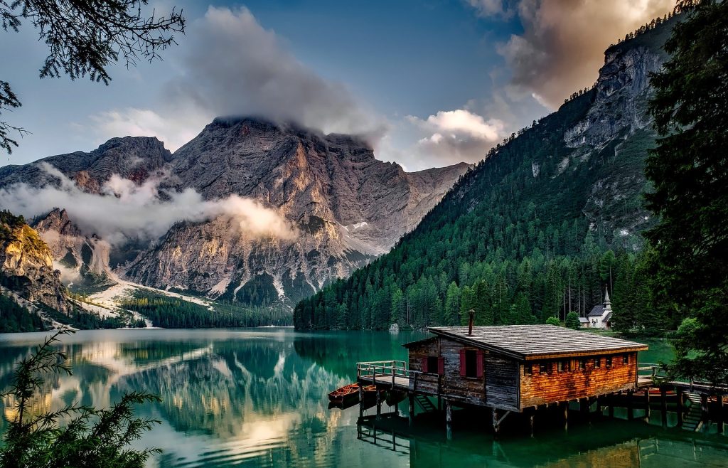 Cinque posti da songo da vedere sulle Dolomiti il lago di Braies - best5.it